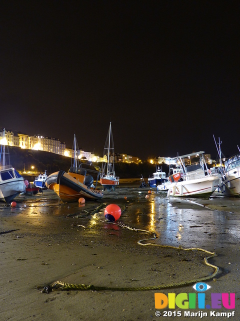 FZ021710 Tenby harbour at night